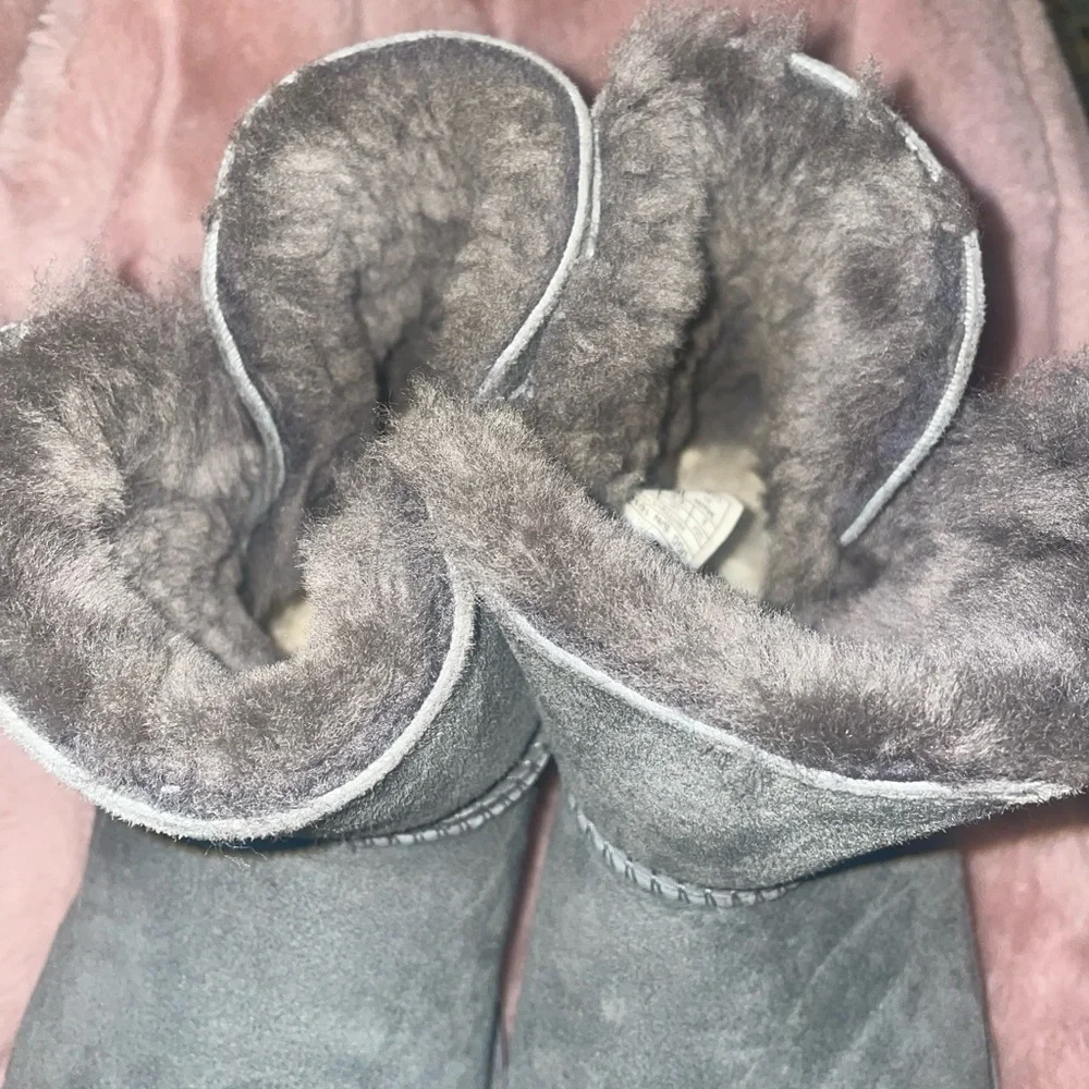 Ugg gray boots size 8 great condition - Picture 4 of 5